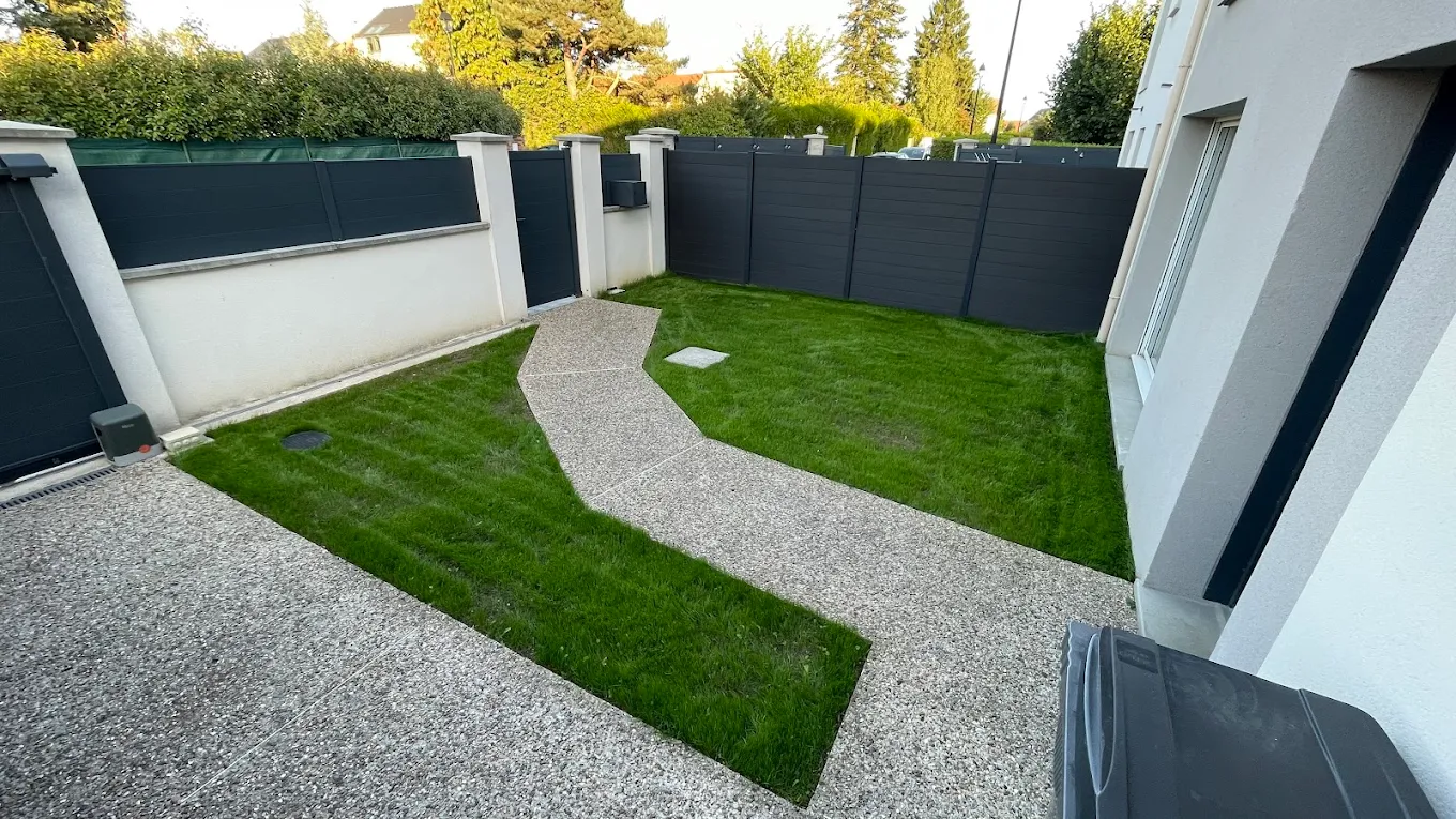 Chantier de terrassement et aménagement paysager à Carrières-sous-Poissy — Morruzzi Aménagement